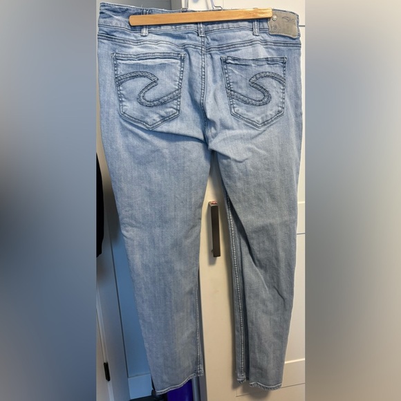 Ladies SUKI Jeans - Picture 2 of 4